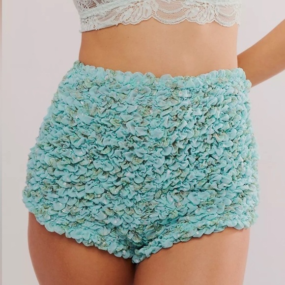 FREE PEOPLE Intimately Scrunch It Up Shorts--NEW--XS - Picture 2 of 10